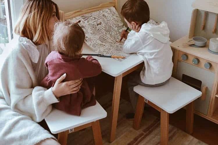 Otroška miza skandinavskega koncepta