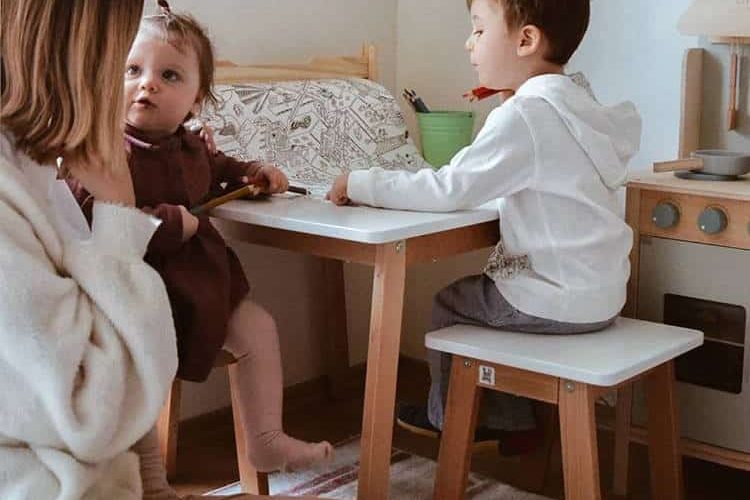Otroška miza skandinavskega koncepta