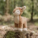 Ljubka in mehka srnica iz kolekcije Fairy Garden znamke Little Dutch je popoln spremljevalec za vašega malčka. Narejena iz visokokakovostnih materialov, je primerna za crkljanje in igro že od rojstva. Prinesite toplino in varnost v otroški svet s to očarljivo plišasto igračo.