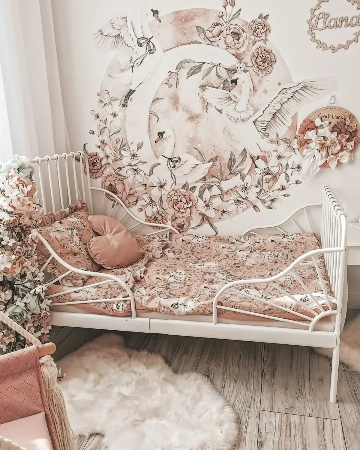 Set stenskih nalepk Swan Queen Circle 140 cm - slika 2