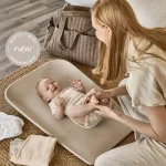 Leander® Previjalna podloga Matty™ MINI Cappuccino - slika 2