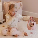 Little Dutch Punčka Rosa v košari - slika 7