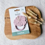 Rammelaartje Silikonsko grizalo hibiskus - Soft Pink - slika 3