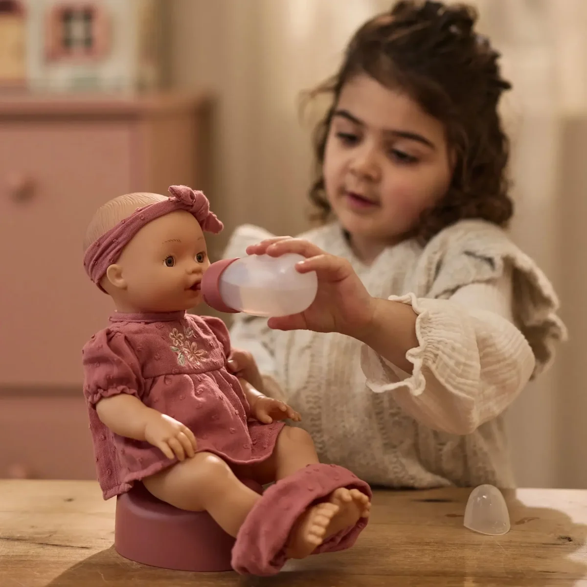 Little Dutch Punčka, ki pije in lula Livia - slika 3