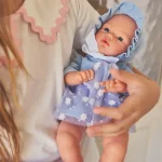Monnëka Punčka Helena Blue Floral - slika 2