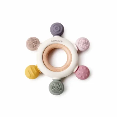 Rammelaartje Silikonsko grizalo z lesenim obročem - Pink1